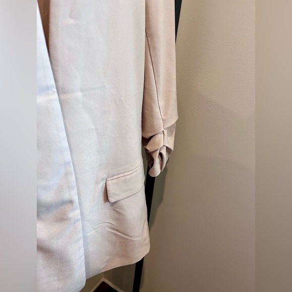 Lightweight relaxed blazer with scrunched sleeves - Picture 2 of 3